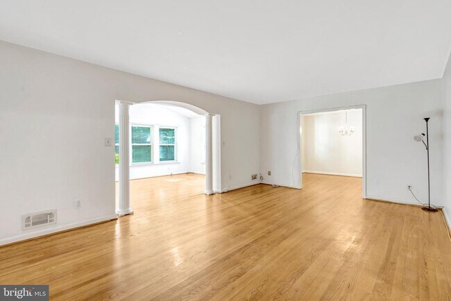 Foto del edificio - 8916 Braeburn Dr