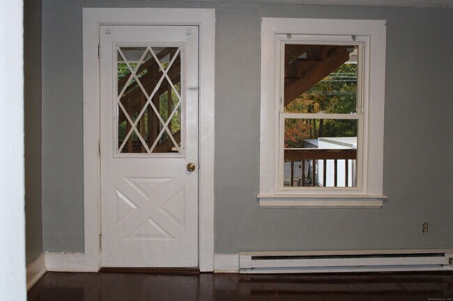 Building Photo - 24 James St