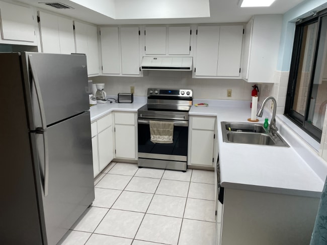 Building Photo - 10022-10028 8th St N