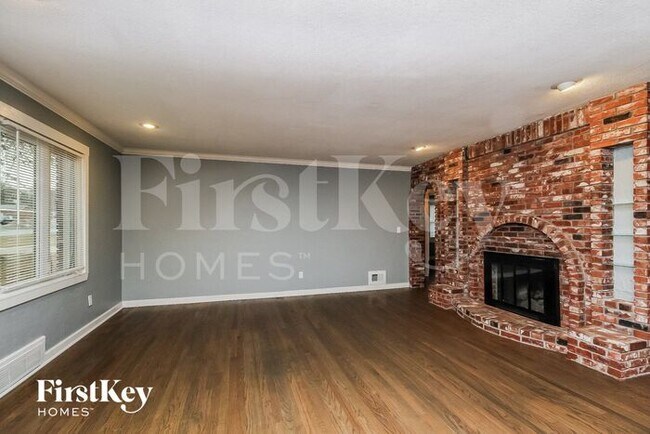 Foto del edificio - 705 NE Shady Ln Dr