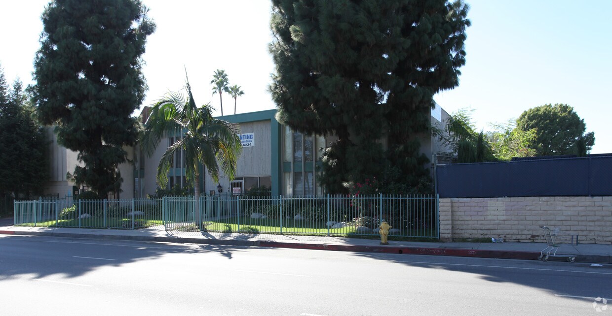 8041 - 8045 Sepulveda Blvd - Sepulveda Manhattan Apartments