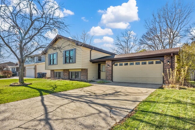 Building Photo - 7S580 Lynn Dr