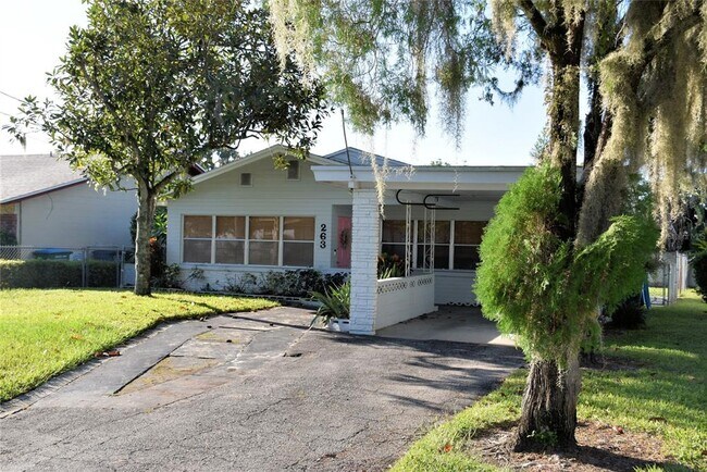Foto del edificio - 263 Blossom Ln