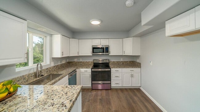 Building Photo - 16378 Patricia Way