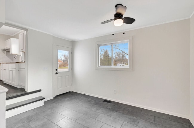 Building Photo - 6985 Beechmont Ave