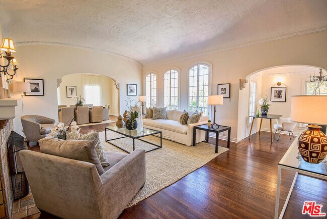 Foto del edificio - 239 S Orange Dr