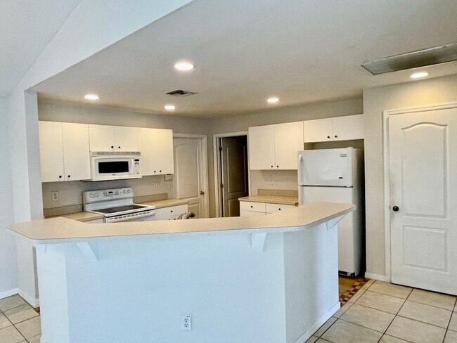 Building Photo - Lehigh Acres 3 Bedroom, 2 Bath, 2 Car Gara...