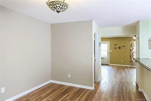 Building Photo - 1 Dogwood Ln