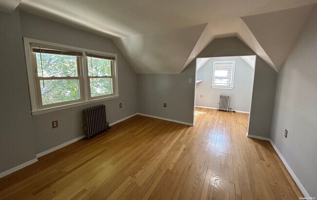 Foto del edificio - 231 Hendrickson Ave