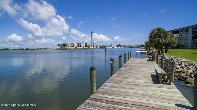 Foto del edificio - 3799 S Banana River Blvd