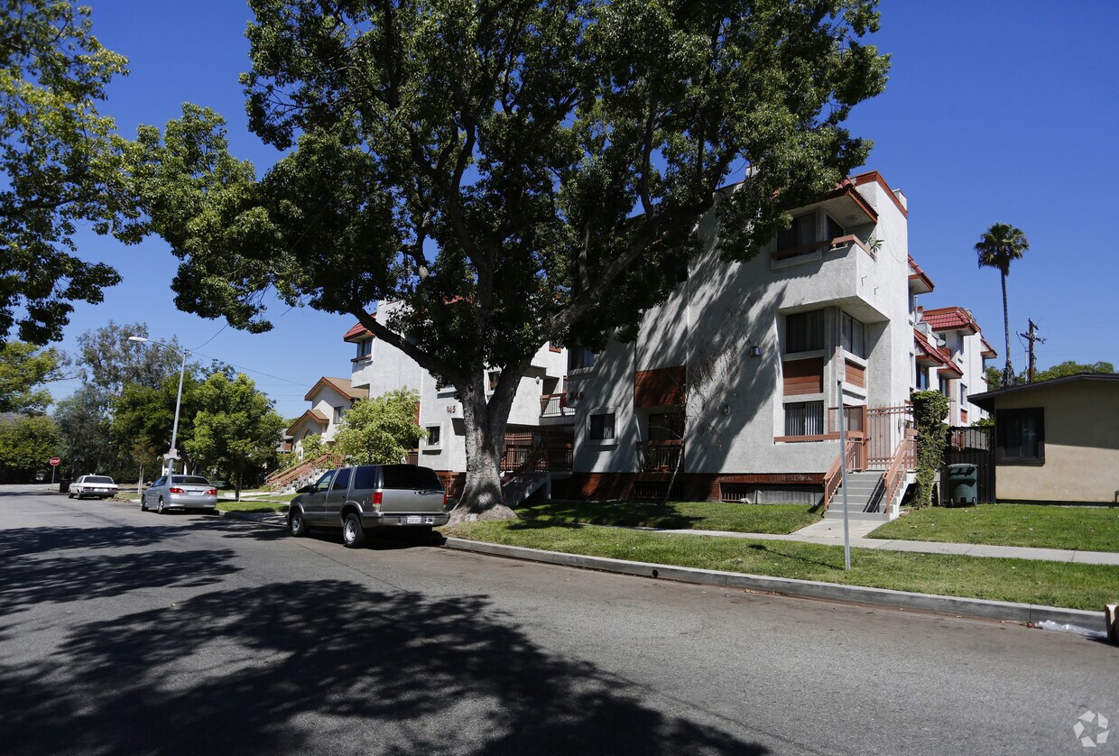 351 W Acacia Ave, Glendale, CA 91204 Apartments in Glendale, CA