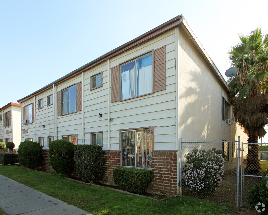 Building Photo - 208 W Wilson Ave