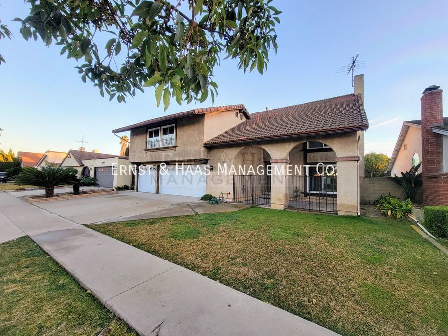 Primary Photo - Beautifully Updated 4 Bedroom 2.5 Bath Spa...