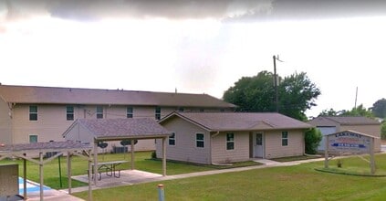 Building Photo - 522 Oak St