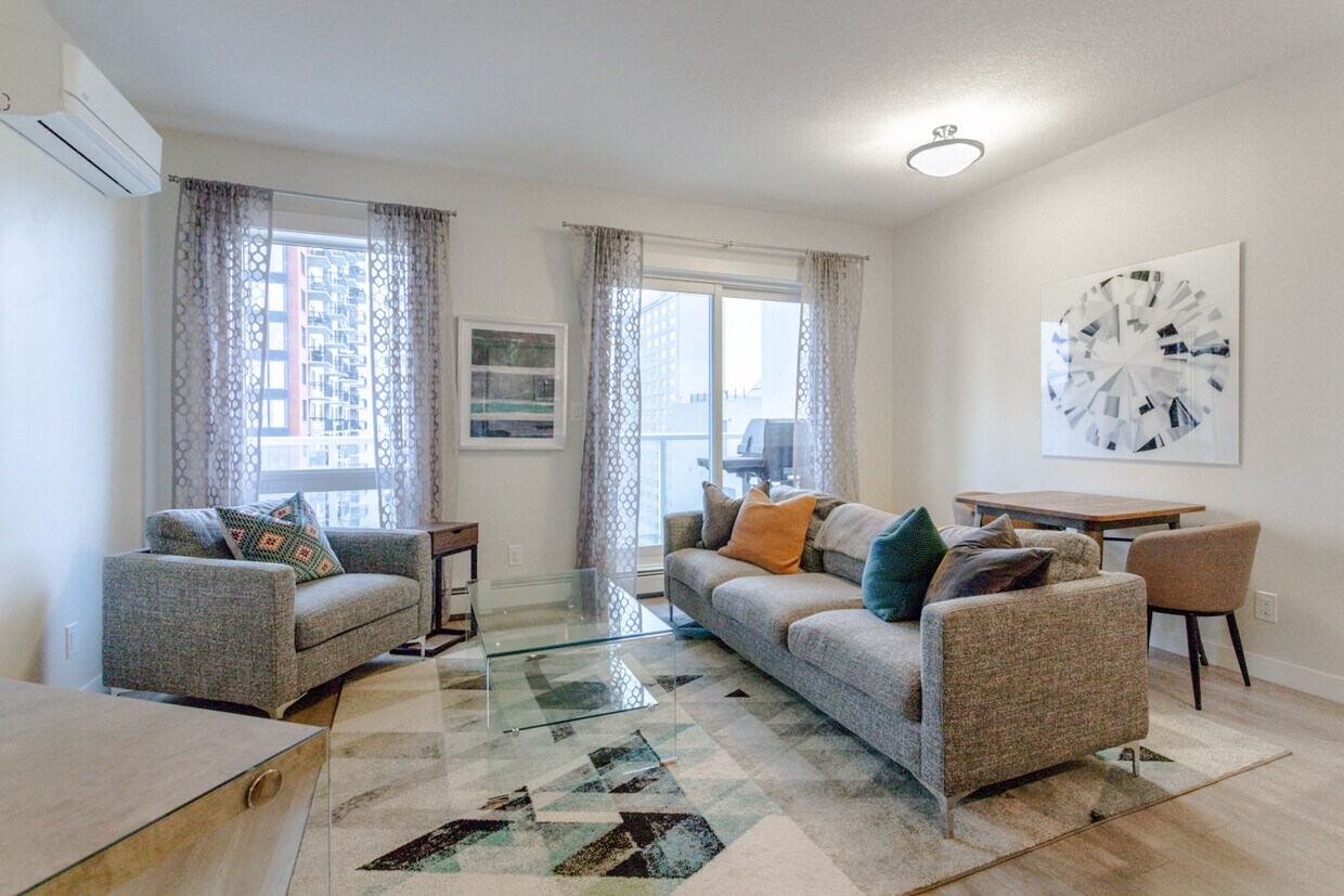 Photo principale - 10410-1102 102 Ave NW