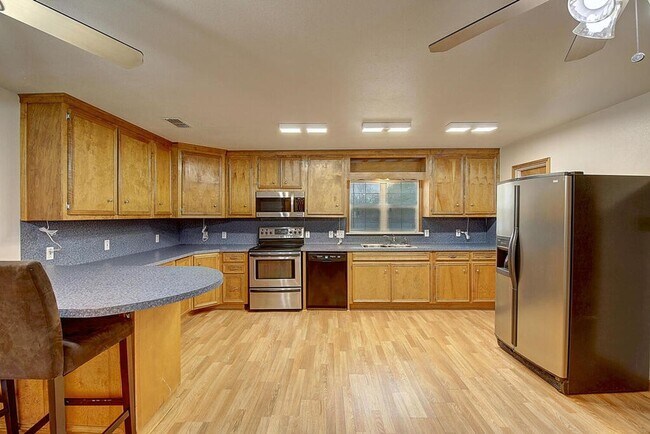 Foto del edificio - 4906 Waltham - 3/Bed 2/Bath - Additional G...