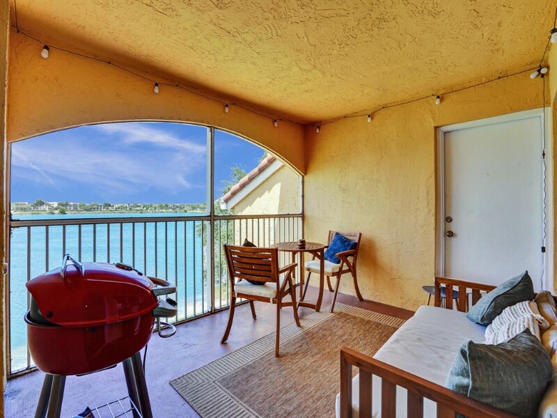 Photo - 2351 NW 33rd St (Oakland Park, FL)