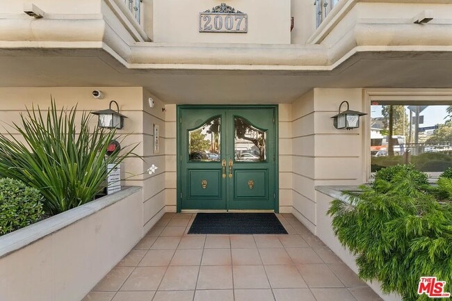 Building Photo - 2007 S Beverly Glen Blvd