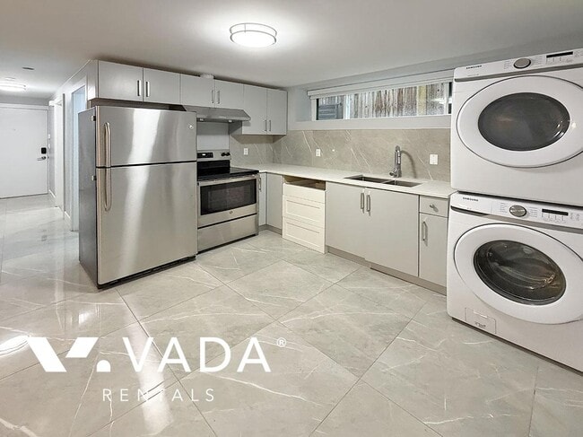 Building Photo - 2 BR Basement Suite Rental 2-4841 Dumfries St Vancouver: VADA
