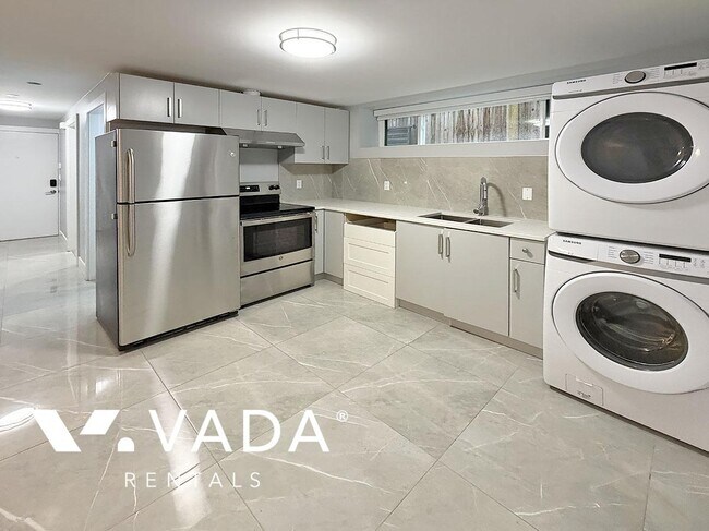 Photo du bâtiment - 3 BR Basement Suite Rental 2-4841 Dumfries St Vancouver: VADA
