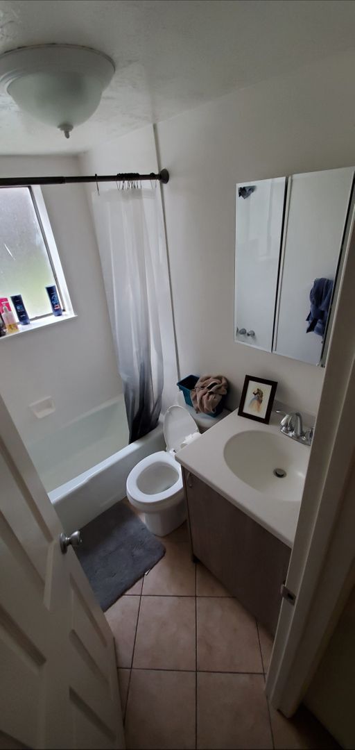 Building Photo - 473 S State St