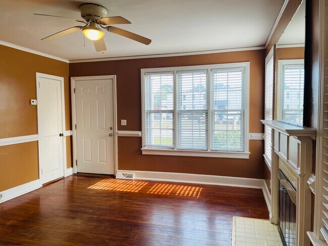 Foto del edificio - 2 Bedroom, 1 Bathroom in Olympia - Availab...