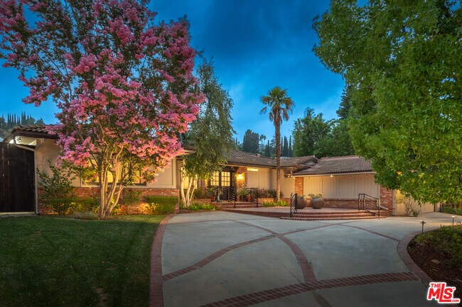 Foto del edificio - 16012 Meadowcrest Rd