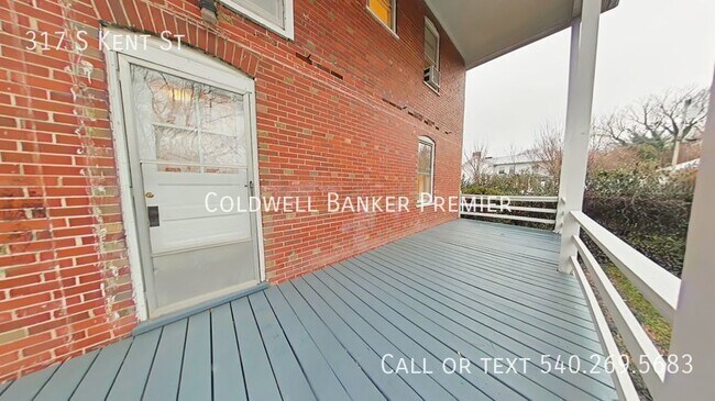 Foto del edificio - Four (4) bedroom home close to the walking...