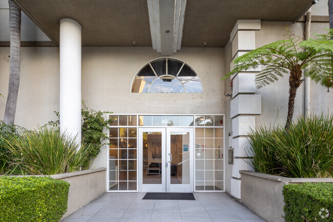 Entrance - Lakeview Apartments