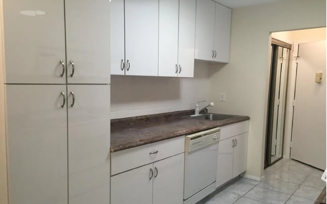 Building Photo - 84 Amberly Dr