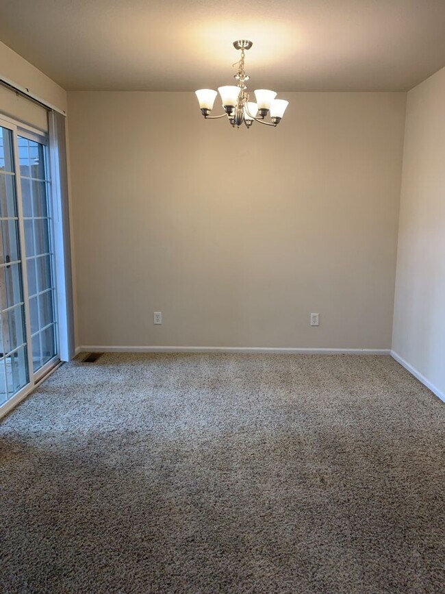 Building Photo - 844 Apex Dr