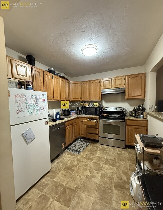 Building Photo - 589 Beacon St