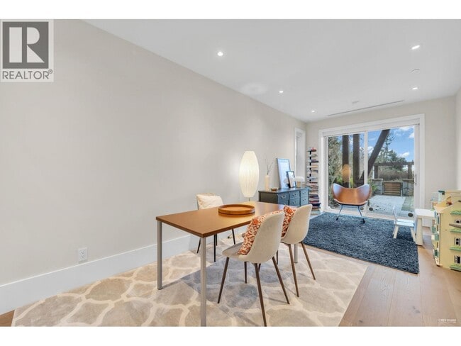 Photo du bâtiment - 2821 Chippendale Rd