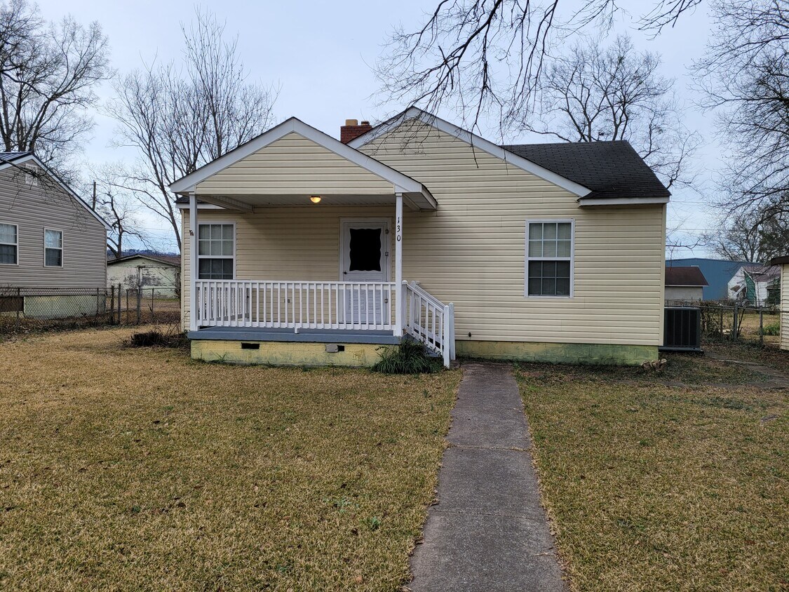 Primary Photo - 130 E Cherry St