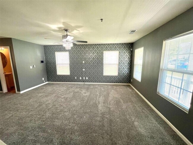 Foto del edificio - 6253 Ellenwood Dr