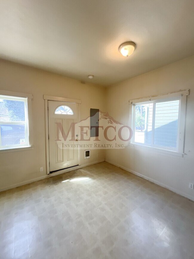 Building Photo - 15401