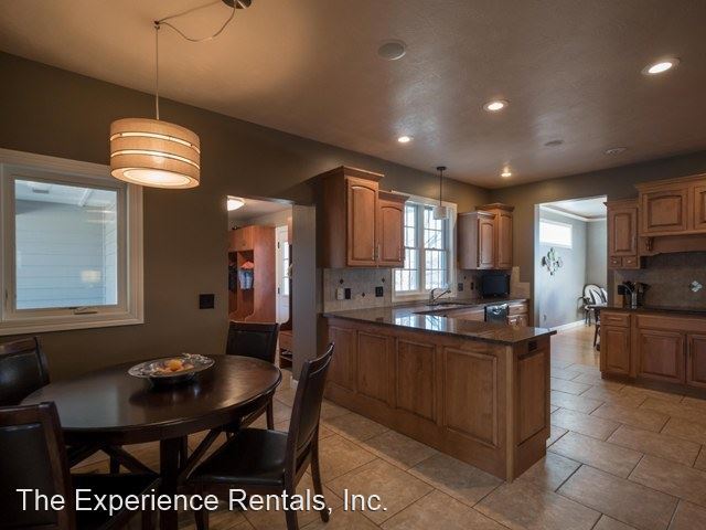 Building Photo - 6 br, 4.5 bath House - 6001 S. Mustang Avenue