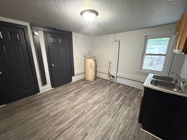 Building Photo - 618 Porter-