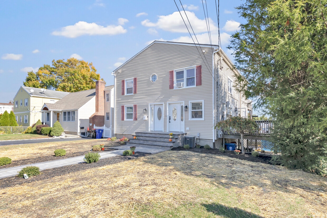 Primary Photo - 14 Fairview Ave