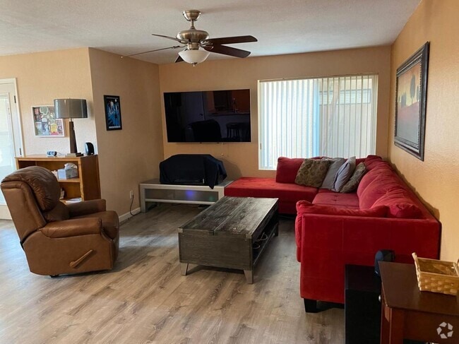 Building Photo - 4850 E Desert Cove Ave