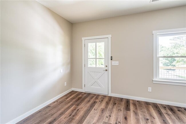 Foto del edificio - 215 Pinecone Ln