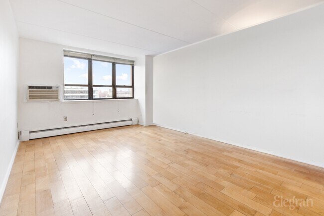Foto del edificio - 300 W 110th St