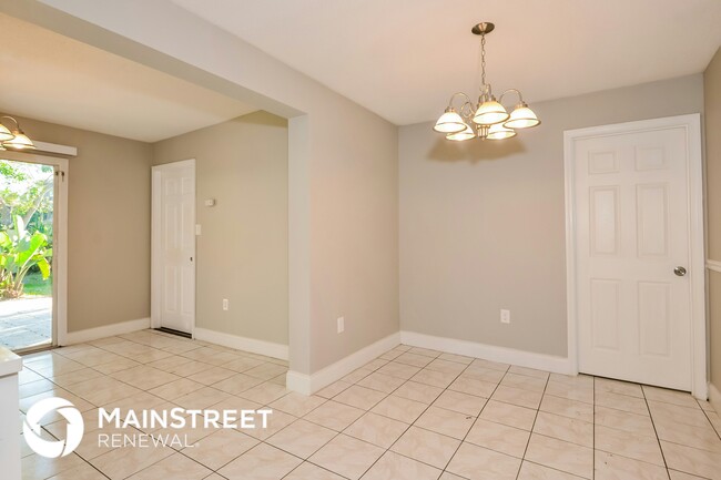 Foto del edificio - 2426 Pinehurst St