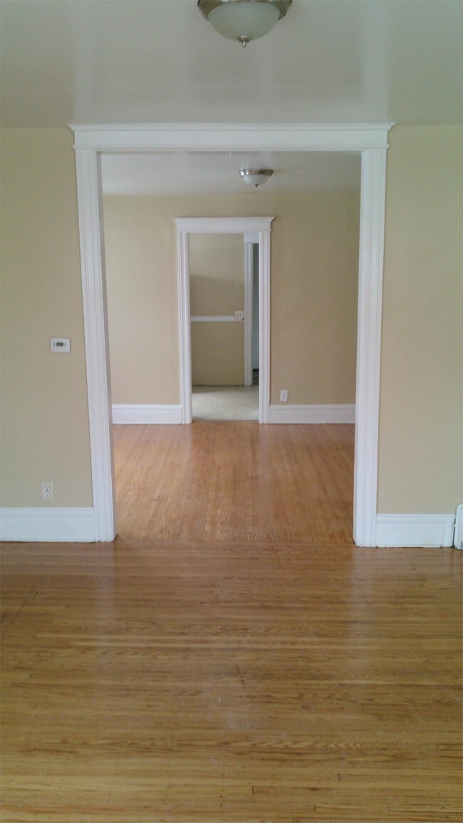 Building Photo - 243 Parsells Ave