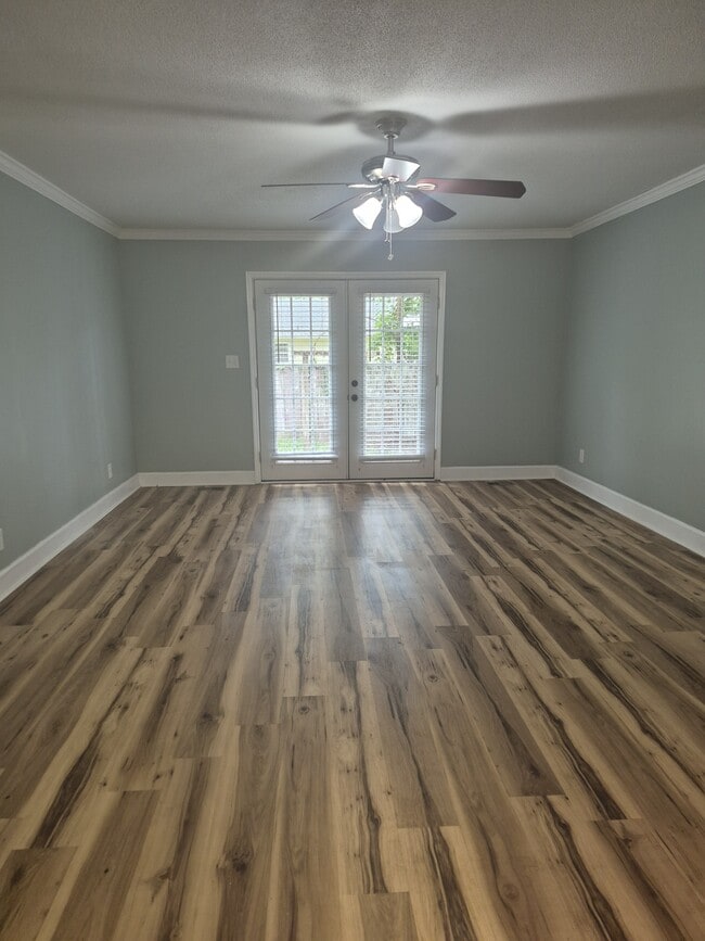 Building Photo - 1713 Azalea Dr