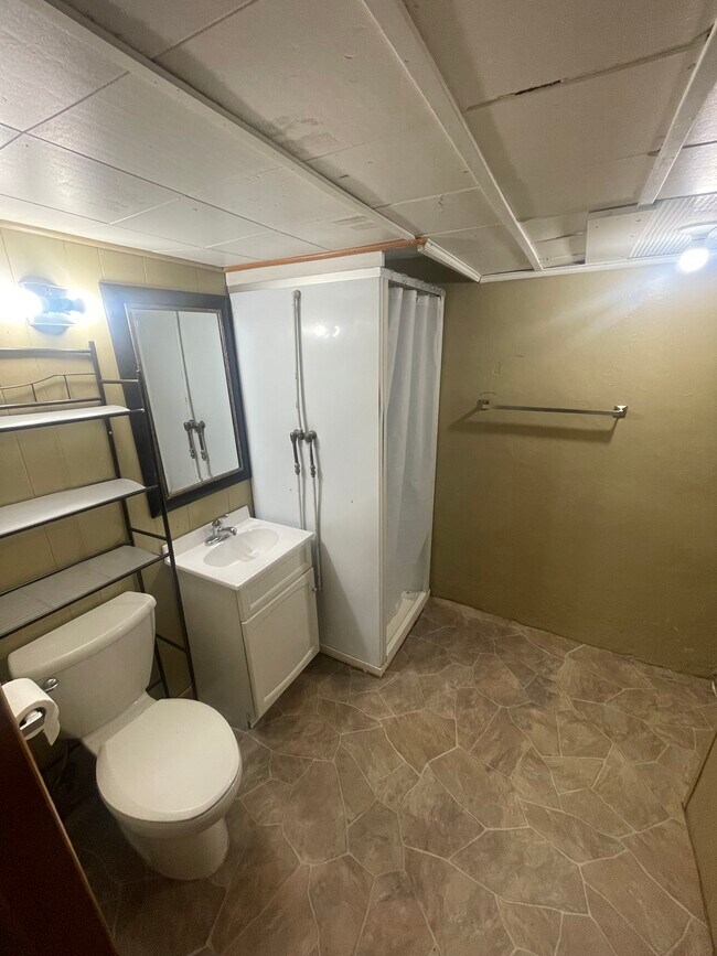 Bathroom - 1118 S 12th St