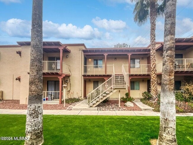 Building Photo - 3357 N Country Club Rd