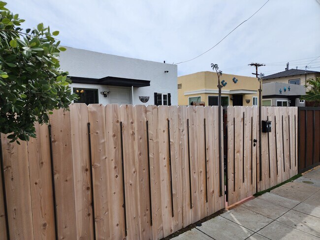 Building Photo - 4739 Polk Ave