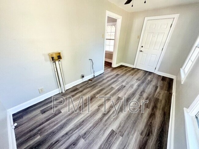 Foto del edificio - 313 S Boon Ave