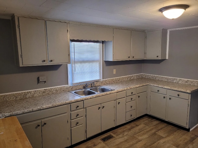 Photo - 102 2nd St House